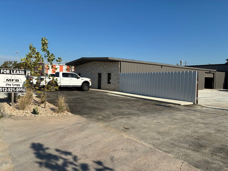 3416-3418 Andtree Blvd, Austin, TX à louer - Photo de l’immeuble – Image 3 sur 6