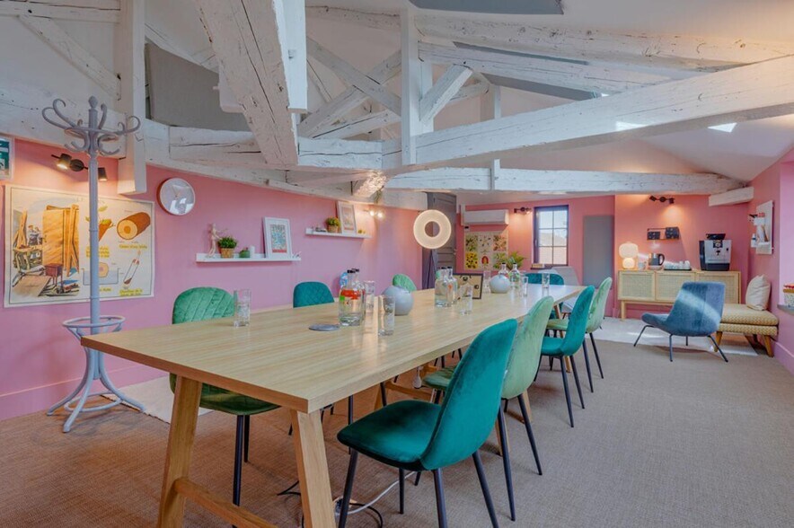Local d'activités dans Genas à vendre - Photo de l’immeuble – Image 3 sur 14