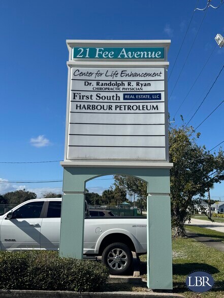 21 W Fee Ave, Melbourne, FL à louer - Photo de l’immeuble – Image 2 sur 8