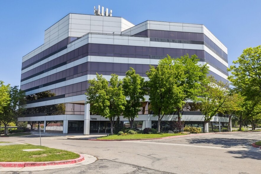 7090 S Union Park Ctr, Midvale, UT à louer - Photo de l’immeuble – Image 2 sur 14