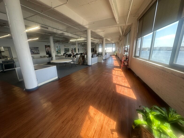 59 E 1st St, Bayonne, NJ à vendre - Photo intérieure – Image 3 sur 5