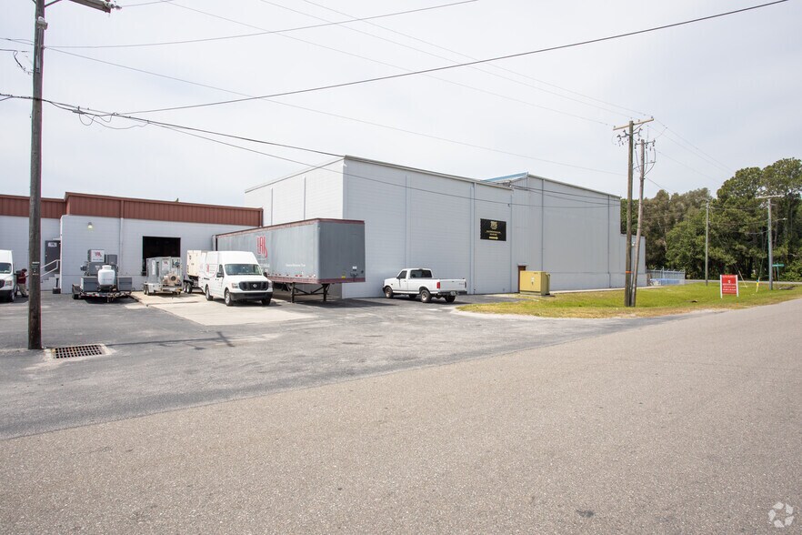 4410 W Crest Ave, Tampa, FL à louer - Photo de l’immeuble – Image 2 sur 11