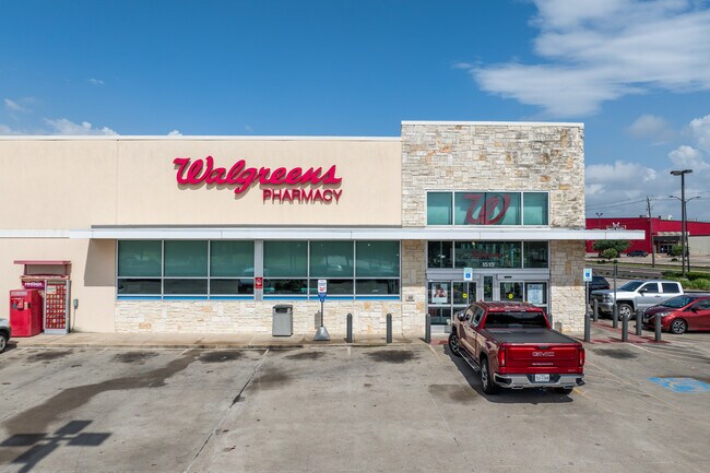Plus de détails pour 1515 N Alexander Dr, Baytown, TX - Local commercial à vendre