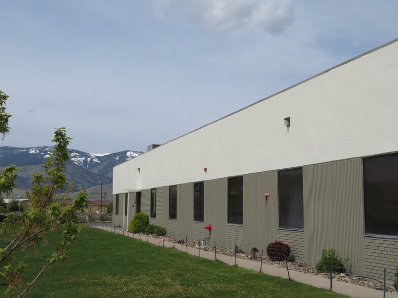2300 Arrowhead Dr, Carson City, NV à louer - Photo de l’immeuble – Image 1 sur 4