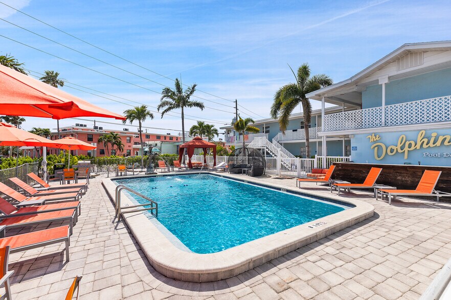 Two St Pete Beach Hotels portefeuille de 2 biens à vendre sur LoopNet.fr - Photo de l’immeuble – Image 2 sur 24