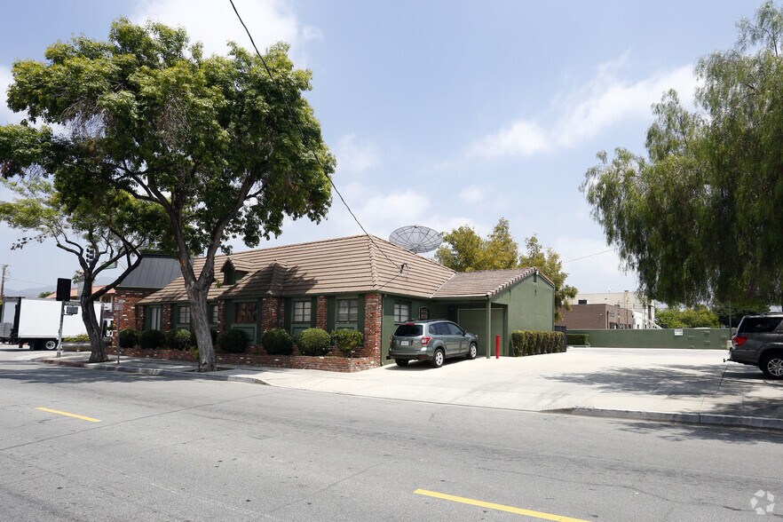 400-406 N Maclay Ave, San Fernando, CA à vendre - Photo de l’immeuble – Image 3 sur 4