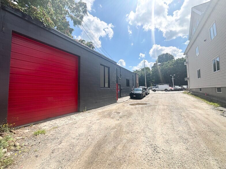 84 Eastern Ave, Malden, MA à louer - Photo de l’immeuble – Image 1 sur 8