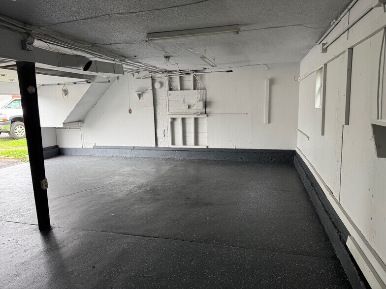 61 Van Zant St, Norwalk, CT à louer - Photo de l’immeuble – Image 3 sur 4