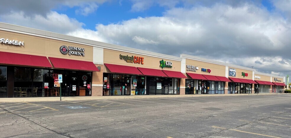 3817-3843 E Main St, St Charles, IL à louer - Photo de l’immeuble – Image 2 sur 2