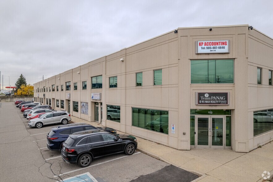 2 Automatic Rd, Brampton, ON à vendre - Photo de l’immeuble – Image 3 sur 11