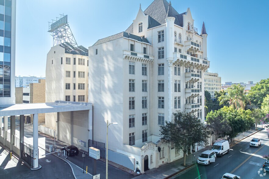 682 Irolo St, Los Angeles, CA à vendre - Photo principale – Image 1 sur 1