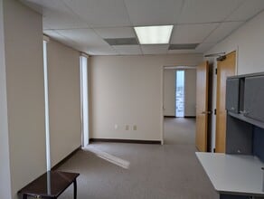 801 W Bay Dr, Largo, FL à louer Photo intérieure– Image 2 sur 17