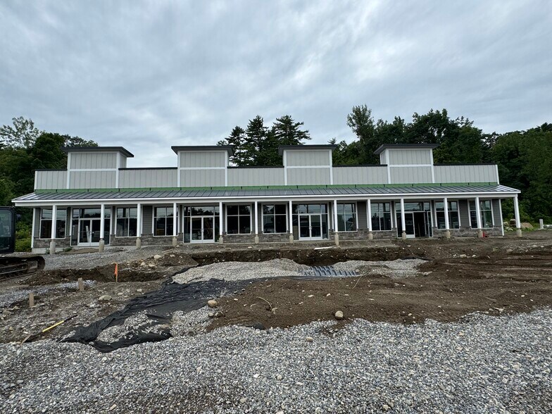 1471 State Route 9, Lake George, NY à louer - Photo de l’immeuble – Image 2 sur 4