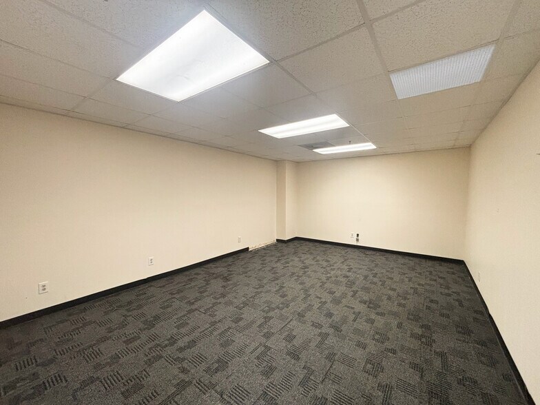 3650 Patterson Ave, Winston-Salem, NC à louer - Photo de l’immeuble – Image 3 sur 10