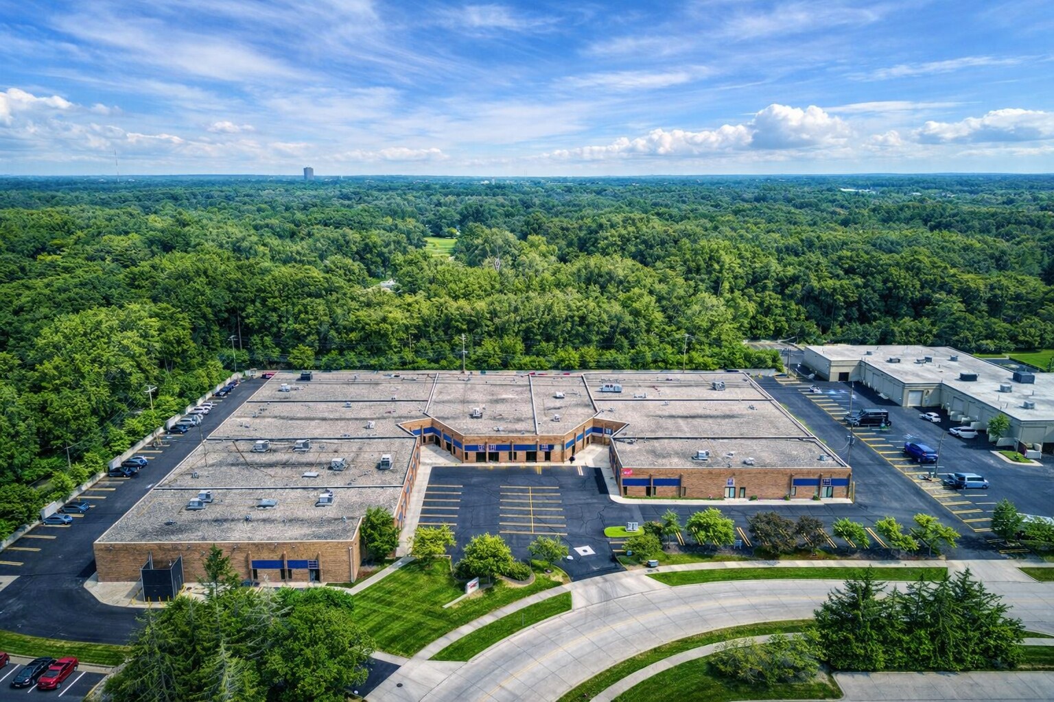 21421 Hilltop St, Southfield, MI à louer Photo principale– Image 1 sur 5