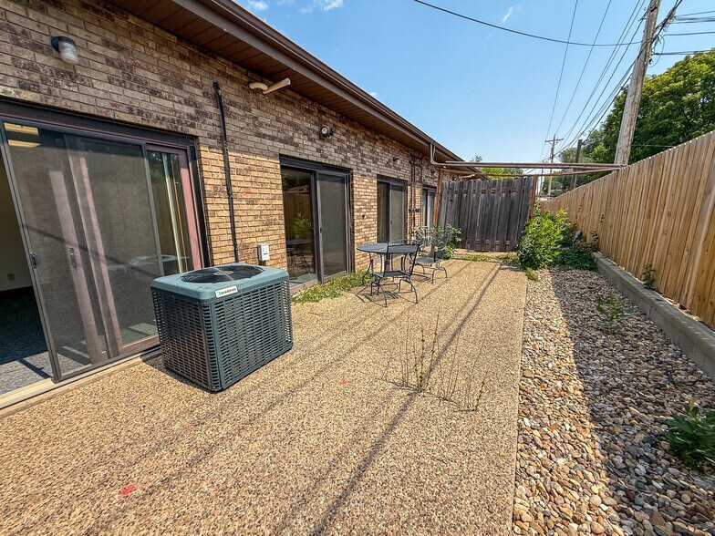 343 Quincy St, Rapid City, SD à louer - Photo de l’immeuble – Image 2 sur 9