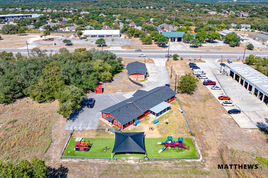 2411 Hunter Rd, San Marcos, TX à vendre - Photo de l’immeuble – Image 2 sur 3