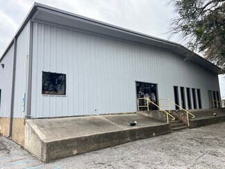 Plus de détails pour 1020 Shady Oaks Dr, Denton, TX - Industriel/Logistique à louer
