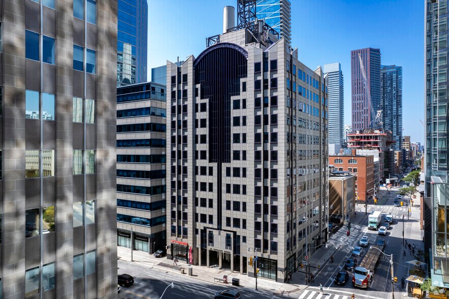 170 University Ave, Toronto, ON à louer - Photo principale – Image 1 sur 6