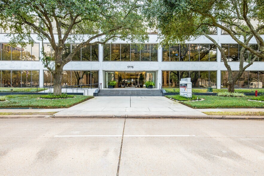 1775 St James Pl, Houston, TX à louer - Photo principale – Image 1 sur 4