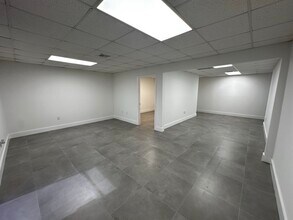2700-2734 NW 72nd Ave, Miami, FL à louer Photo intérieure– Image 1 sur 5