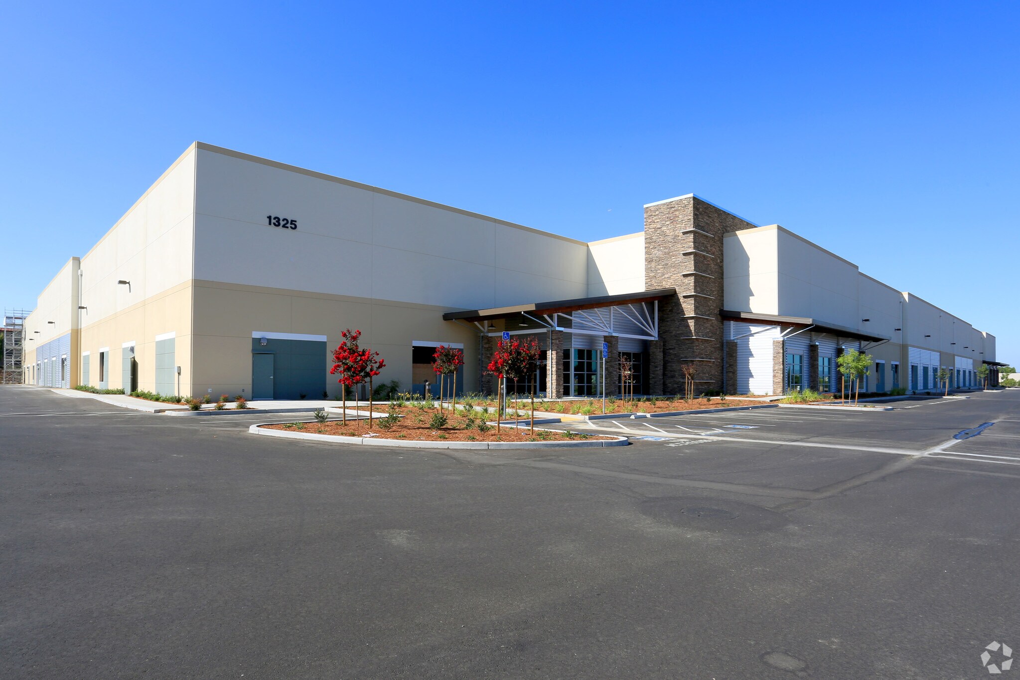 1325 Airport Blvd, Napa, CA à louer Photo de l’immeuble– Image 1 sur 13