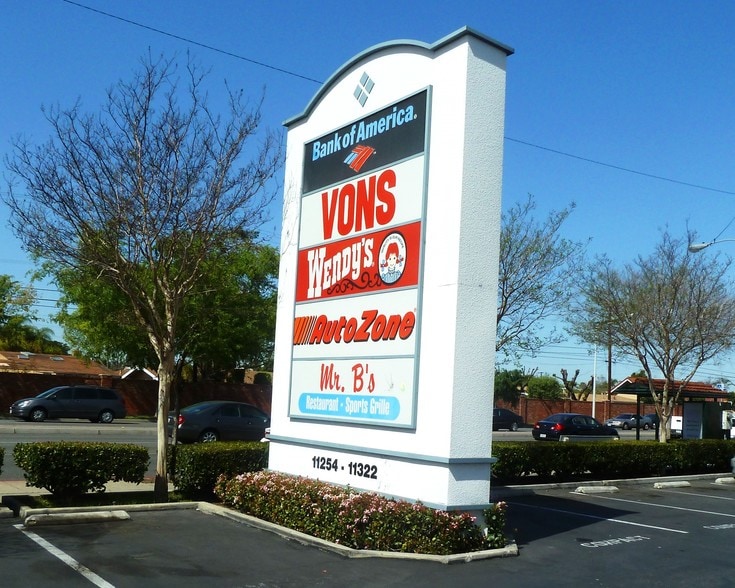 11262-11322 Los Alamitos Blvd, Los Alamitos, CA à louer - Photo de l’immeuble – Image 2 sur 3