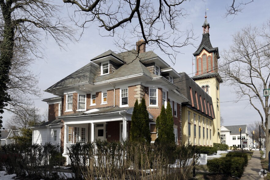 10 S Clinton St, Doylestown, PA à louer - Photo de l’immeuble – Image 3 sur 3