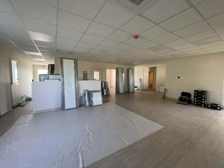 Bureau dans La Madeleine-de-Nonancourt à louer - Photo intérieure – Image 2 sur 7