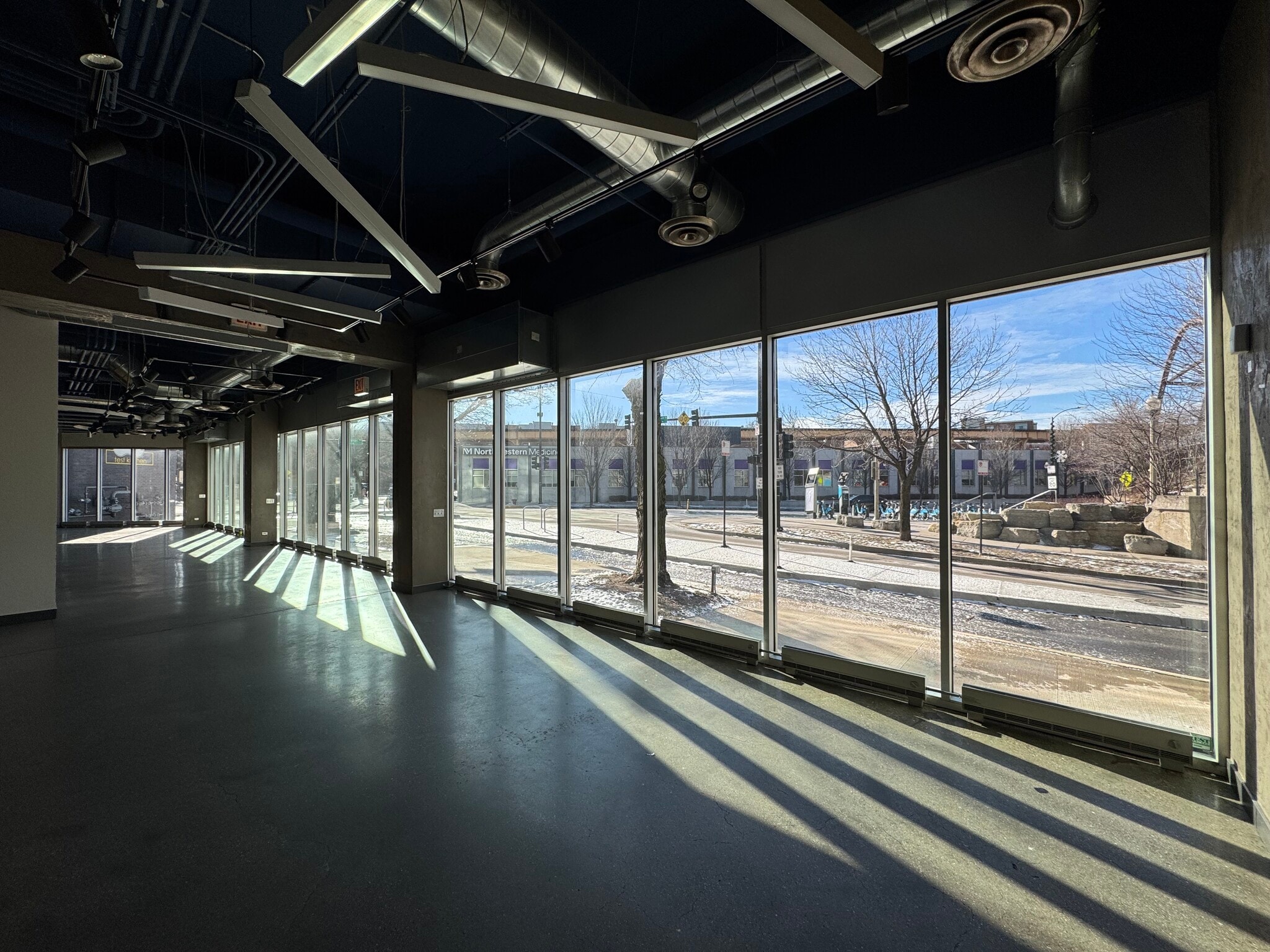 1767 N Milwaukee Ave, Chicago, IL à louer Photo intérieure– Image 1 sur 3