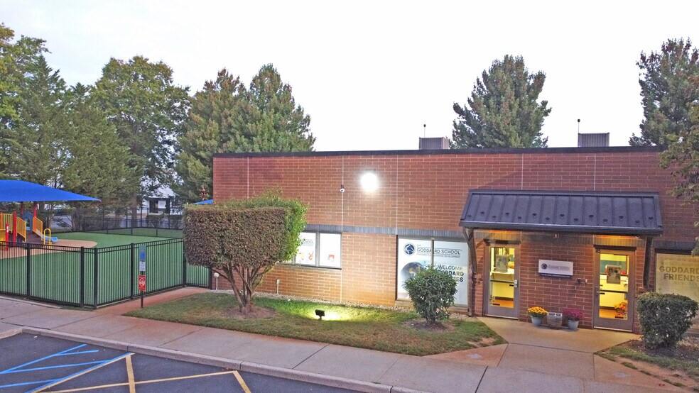 4 Hartford Dr, Tinton Falls, NJ à vendre - Photo de l’immeuble – Image 1 sur 7