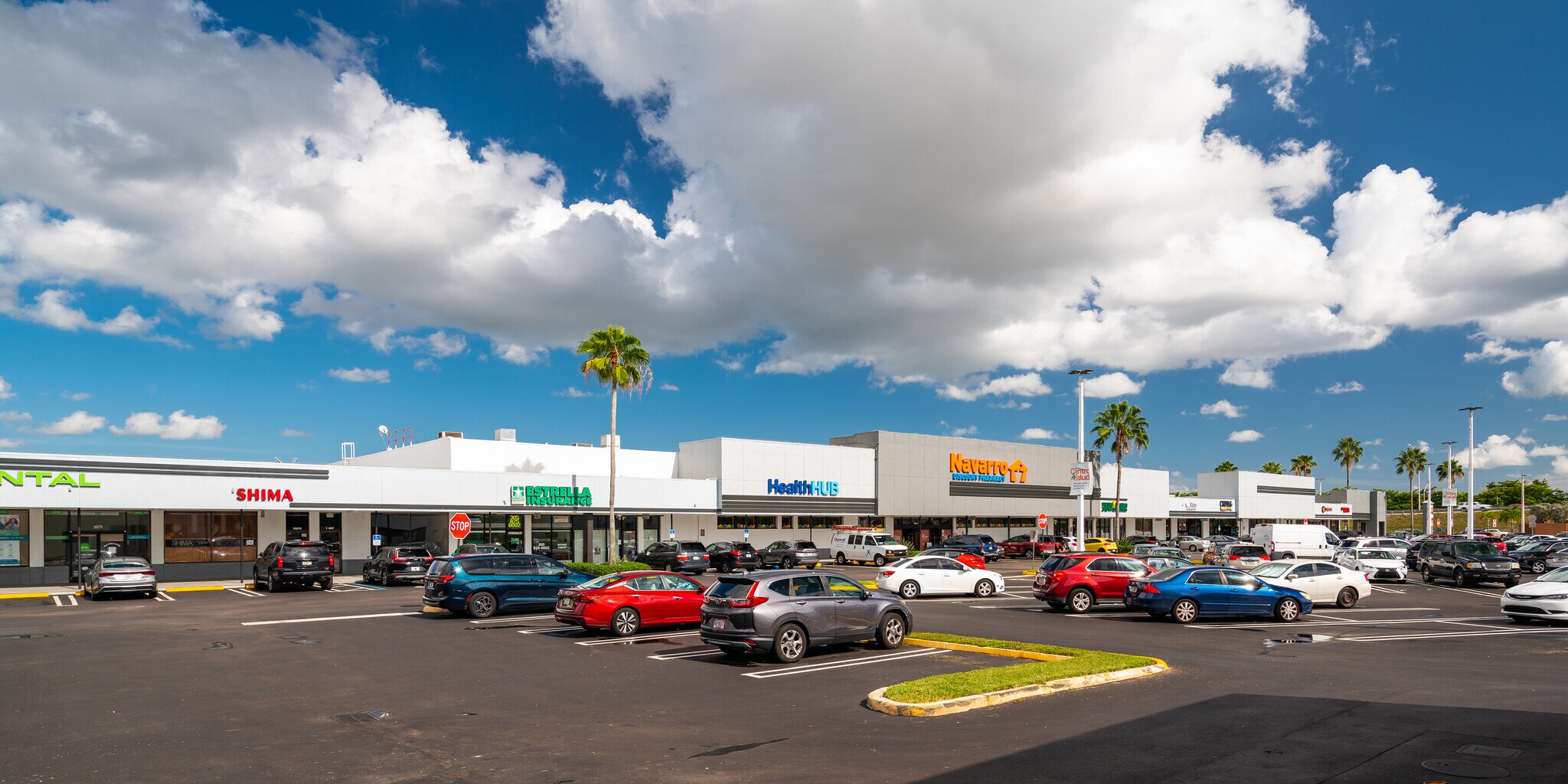 16789-16935 NW 67th Ave, Miami, FL à louer Photo de l’immeuble– Image 1 sur 6