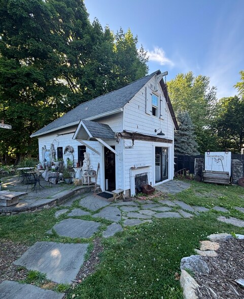 6 August St, Setauket, NY à louer - Photo principale – Image 1 sur 4