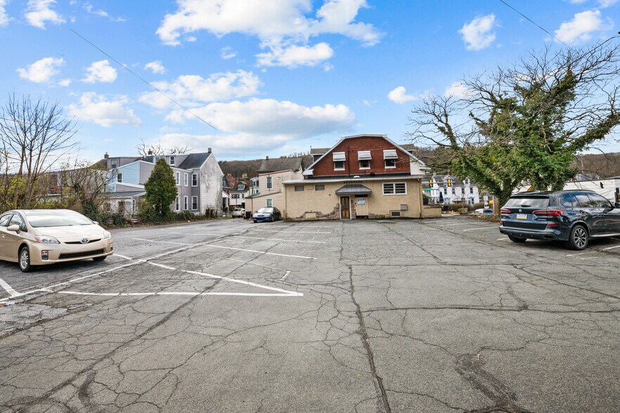 2201 Perkiomen Ave, Mount Penn, PA à vendre - Autre – Image 2 sur 47