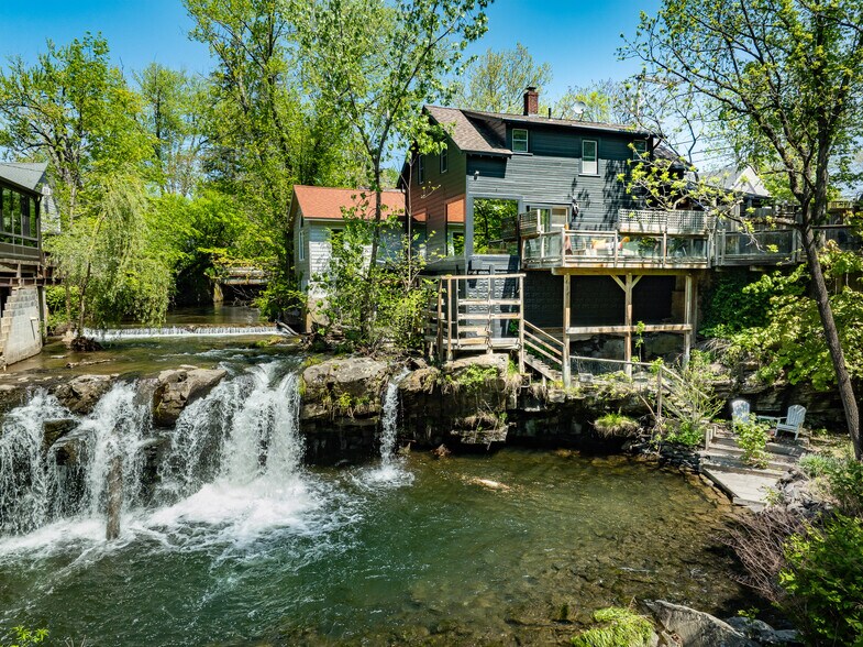 8 Tannery Brook Rd, Woodstock, NY à vendre - Photo de l’immeuble – Image 1 sur 39