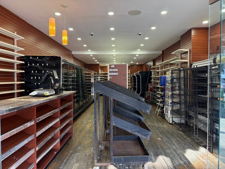 8402 5th Ave, Brooklyn, NY à louer - Photo de l’immeuble – Image 3 sur 4