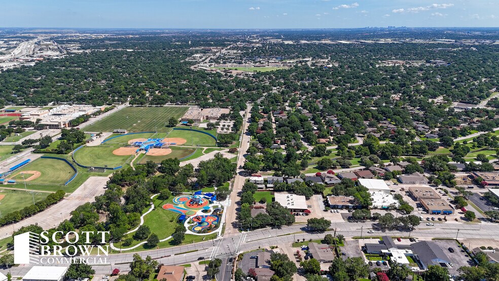 2701 Valley View Ln, Farmers Branch, TX à louer - Photo de l’immeuble – Image 3 sur 9