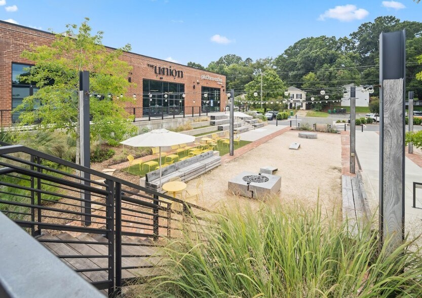 919 Berryhill Rd, Charlotte, NC à louer - Photo de l’immeuble – Image 1 sur 9