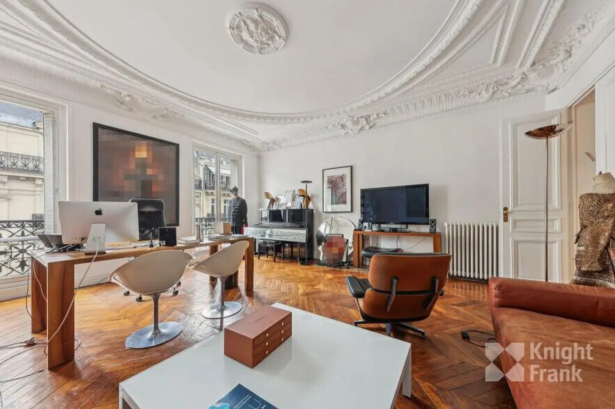 28 Rue Marbeuf, Paris à louer - Photo de l’immeuble – Image 3 sur 9