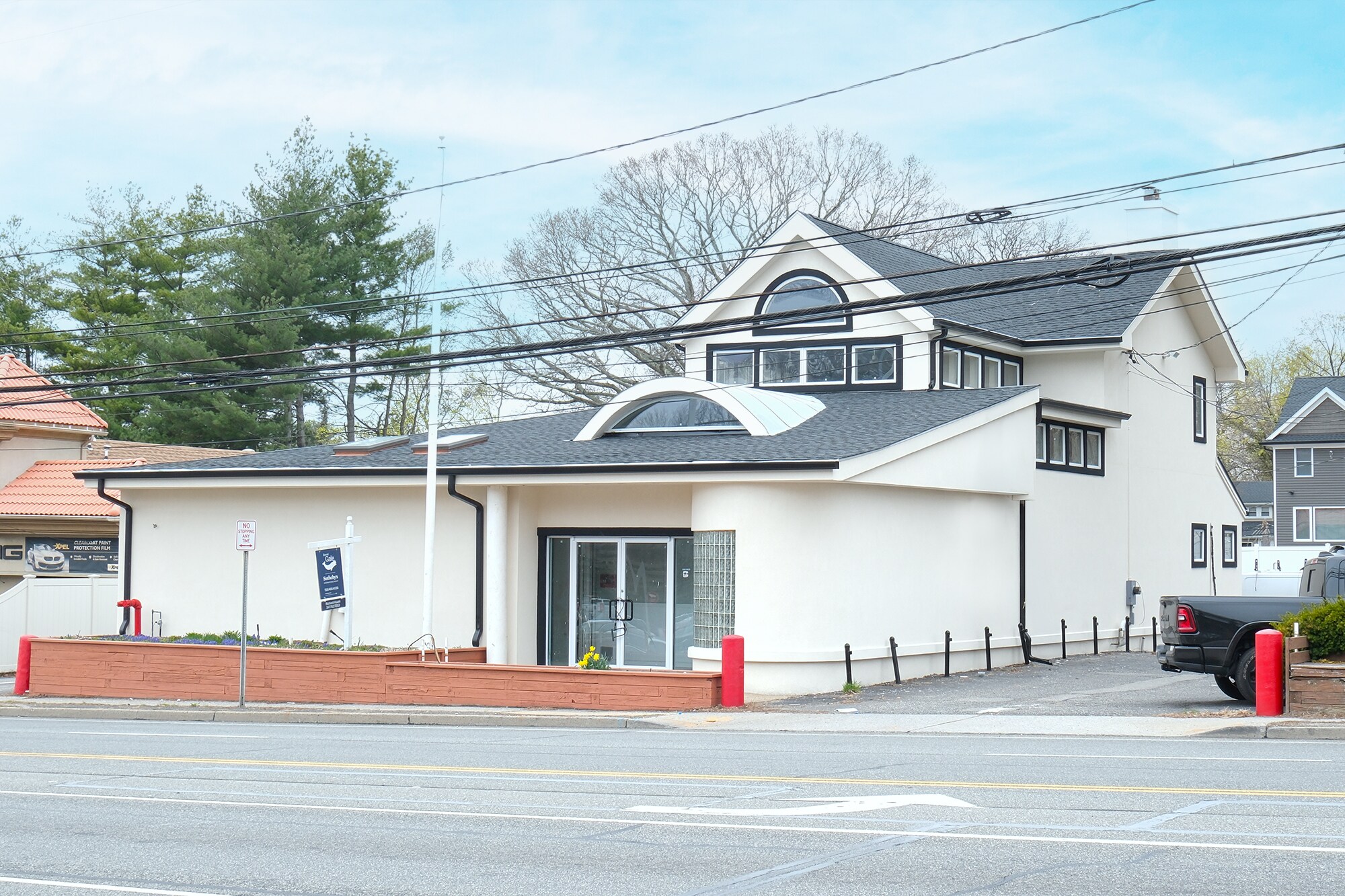 125 E Jericho Tpke, Huntington Station, NY à vendre Photo de l’immeuble– Image 1 sur 19