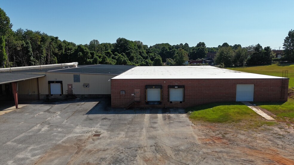 1120 1st St W, Conover, NC à louer - Photo de l’immeuble – Image 2 sur 13