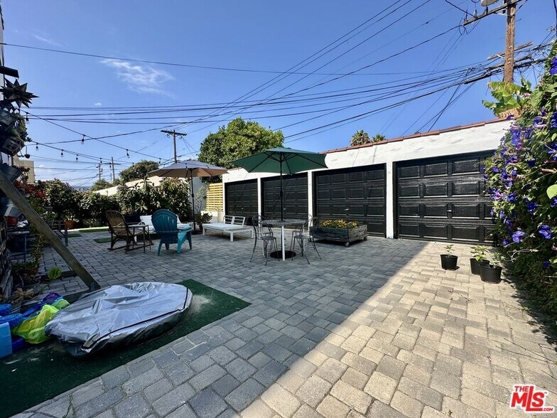 337 N Spaulding Ave, Los Angeles, CA à vendre - Photo de l’immeuble – Image 3 sur 8
