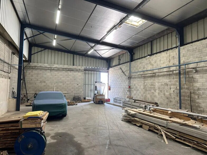 Industriel/Logistique dans Puget-sur-Argens à louer - Photo de l’immeuble – Image 1 sur 4