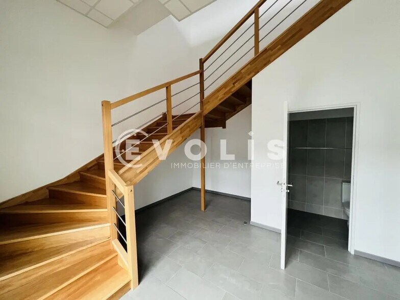 Local d'activités dans Lieusaint à vendre - Photo intérieure – Image 3 sur 5