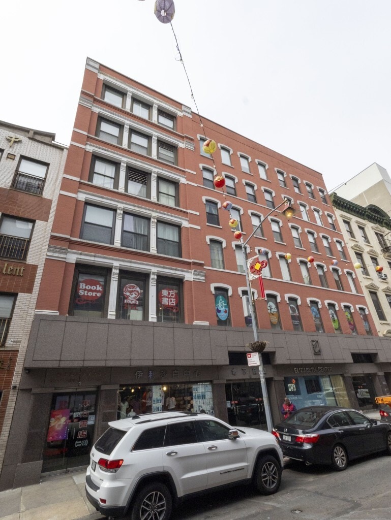 13 Elizabeth St, New York, NY à louer Photo de l’immeuble– Image 1 sur 2