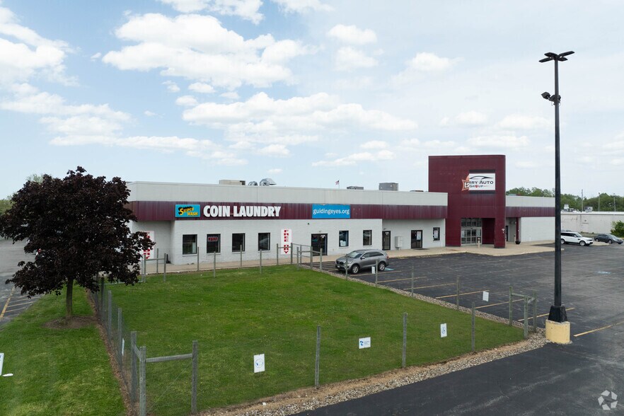 21639 Miles Rd, North Randall, OH à louer - Photo principale – Image 1 sur 5