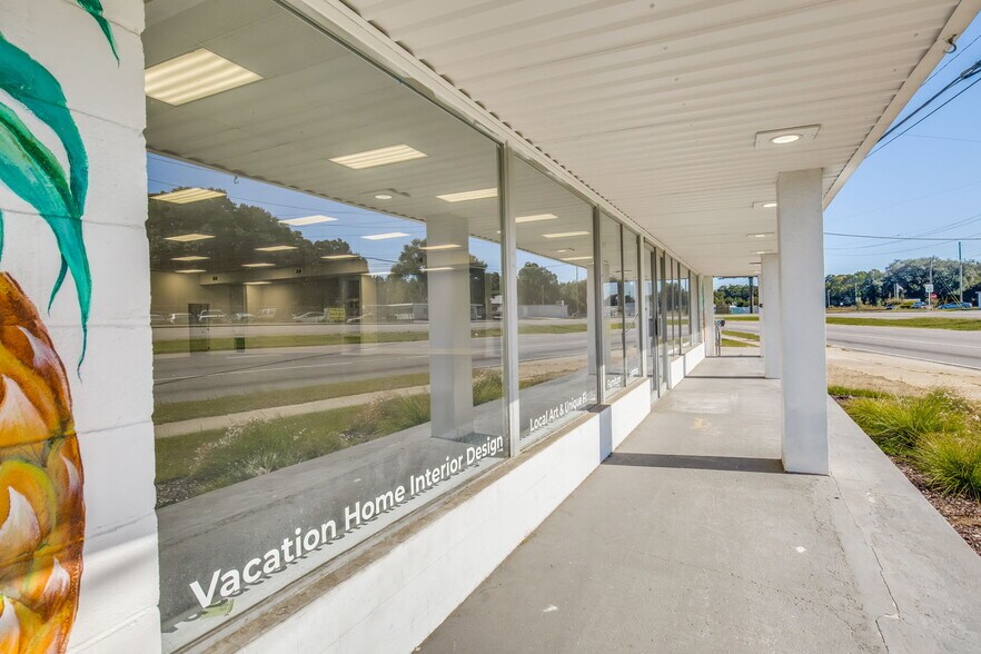 3624 W Fairfield Dr, Pensacola, FL à louer - Photo de l’immeuble – Image 2 sur 10