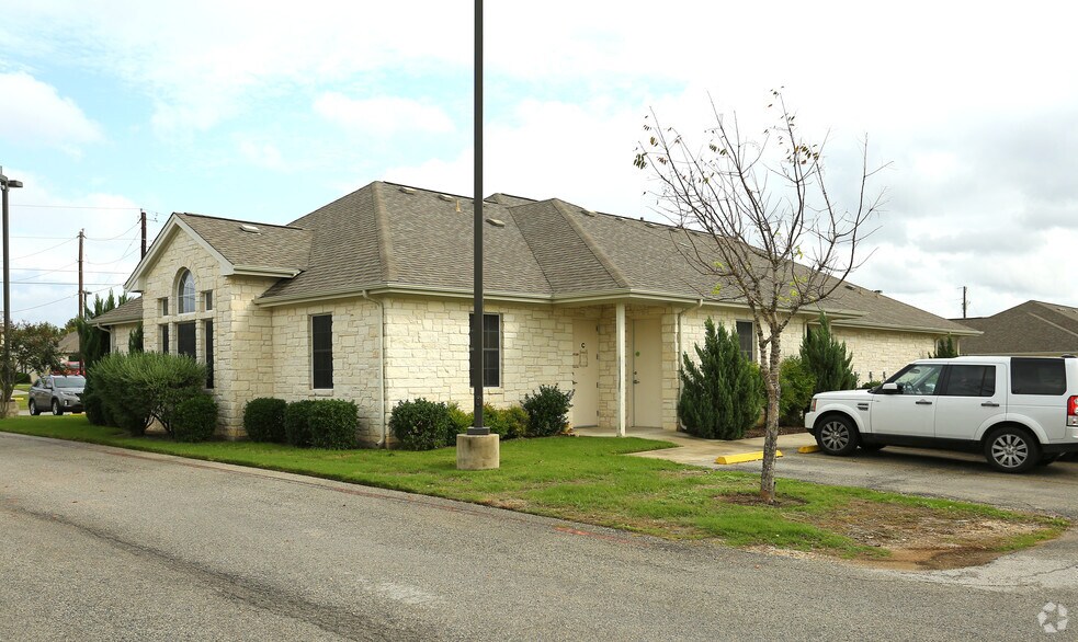 155 Cimarron Park Loop, Buda, TX à louer - Photo de l’immeuble – Image 3 sur 3