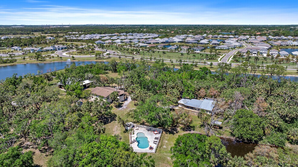 8280 Ibis St, Sarasota, FL à vendre - Photo de l’immeuble – Image 2 sur 20