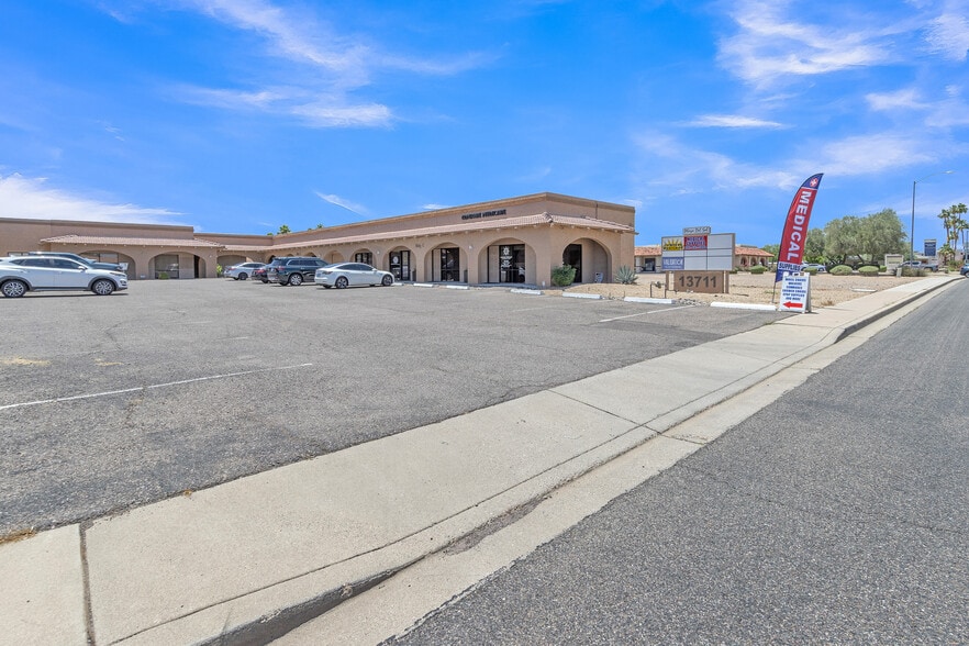 13711 W Camino Del Sol, Sun City West, AZ à louer - Photo de l’immeuble – Image 3 sur 11